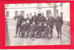 Milit-545A57  Carte Photo, Un Groupe De Militaires, Col N° 1 - Other & Unclassified