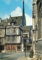 76 - Rouen - Vieilles Maisons Près De L'église St-Maclou Où Surplombe La Flèche De La Cathédrale - Carte Neuve - CPM - V - Rouen