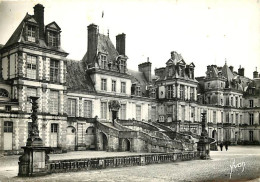 77 - Fontainebleau - Palais De Fontainebleau - Cour Des Adieux - CPSM Grand Format - Flamme Postale De Fontainebleau - C - Fontainebleau
