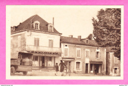 F-24-Saint Astier-07P250 St Astier, Place Du 14 Juillet, Pharmacie, Petite Animation, Cpa BE - Autres & Non Classés