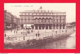 F-64-Bayonne-18P6  La Mairie, Animation, Cpa BE - Bayonne