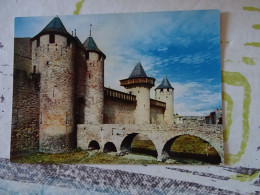 Cp Carcassonne La Cité Entrée Du Château Les Fossés - Carcassonne