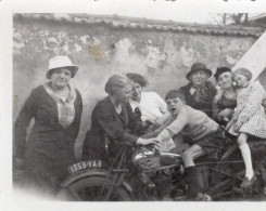 PHOTO--ORIGINALE-UNE PETIT GARCON SUR LA MOTO - Cycling