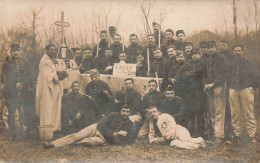 CARTE PHOTO - Enterrement Du Père 200 Au 6em Escadron Du Train. - Regimente