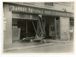 LOT De 2 Photos " Grande PHOTO " Banque Nationale Pour Le Commerce Rue Rivoire à Bourgoin Jallieu 38 Isère - Lieux