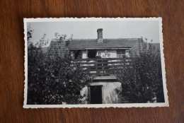 F2089 Photo Romania Family People On The Terrace Of The House - Photographs