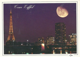 *CPM - 75 - PARIS  - La Tour Eiffel - La Statue De La Libertée La Nuit - Tour Eiffel
