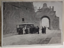 Italia Foto TERRACINA (Latina) Porta Napoli 1932. Old Bus SERVIZIO PUBBLICO Monterotondo - Roma.  238x177 Mm. - Europe