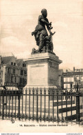 NÂ°10703 Z -cpa Beauvais -statue Jeanne Hachette- - Beauvais