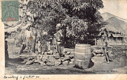 Guinée - CONAKRY - Jeunes Fillettes Au Puits - Ed. Inconnu  - French Guinea