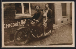 Foto-AK Familie Auf Einem Motorrad, Kennzeichen 6144  - Motos