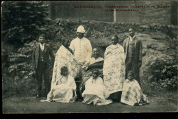 Madagascar Gouverneur Indigène Et Sa Famille Ambohimandraso - Madagascar