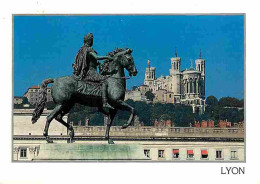 69 - Lyon - Place Bellecour - Statue équestre De Louis XIV - Le Cheval De Bronze - Basilique Notre Dame De Fourvière - C - Autres & Non Classés