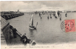 LES SABLES-D'OLONNE , Barques De Pecheurs Dans Les Jetées - Sables D'Olonne