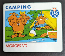 AUTOCOLLANT  CAMPING TSC - MORGES VD - SUISSE 1994 - DESSIN DERIB BD BANDE DESSINÉE - Stickers