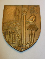 Nivelles Jumelée Avec Saintes, Quinzaine Française 1968, Médaille En Bronze Ou Laiton ,année 1968. - Autres & Non Classés