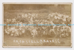 C008080 Dr. Cassell Graves. Grave. Flowers. Cemetery - Monde
