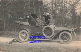 Voiture Carte Photo Photographie Scène Vieille Auto écrasant Un Homme Automobile Chauffard 1911 - Voitures De Tourisme