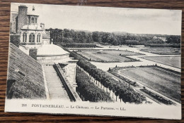 Carte Postale De Fontainebleau : Le Château / Le Parterre - Unclassified