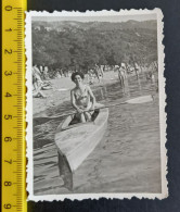 #17    Woman On Vacation - On The Beach In A Bathing Suit / Femme En Vacances - Sur La Plage En Maillot De Bain - Personnes Anonymes