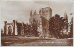 Postcard - St. Albans Abbey From N.E. - Card No. 5907 J.V. - Posted 18-08-1954 - VG - Unclassified