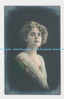 C009242 Woman. Portrait. 2692 6. Carlton Publishing. 1911 - World