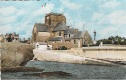 BARFLEUR : L'église - Gros Rocher à L'entrée Du Port. - Barfleur