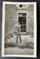 Photo Ancienne Originale Snapshot  ( 85 ) 1942 WW2 Saint-Martin-des-Noyers Vendée Echasses   10,5X 7 CM ( RefJS2) - Autres & Non Classés