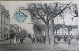 C. P. A. : 94 : CHARENTON LE PONT : Rue De Paris Et Les Ecoles, Animé, Timbre En 1907 - Charenton Le Pont
