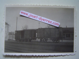 Etampes 27 Mars 1948 Chemin De Grande Banlieue Wagon Tampons Central Et Wagon 2 Tampons CGB N° 6 - Trains