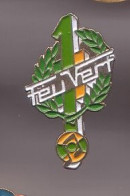 Pin's Feu Vert Le N° 1 Réf 367 - Trademarks