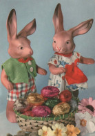 OSTERN KANINCHEN EI Vintage Ansichtskarte Postkarte CPSM #PBO510.DE - Pâques