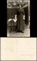 Menschen Soziales Leben; Frau Mit Auffälligen Handschuhen 1920 - People