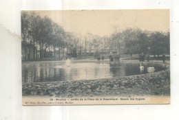 28. Moulins, Jardin De La Place De La République, Bassin Des Cygnes - Moulins