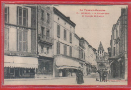 Carte Postale 82. Moissac La Grande Rue  Et Le Clocher St-Pierre  Très Beau Plan - Moissac