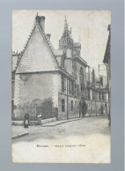 CPA - 18 - Bourges - Palais Jacques Coeur - Animée - Circulée En 1906 - Bourges