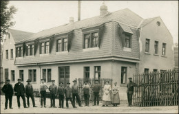 Ansichtskarte  Gruppenbild Vor Dem Haus, Kleinzschocher Leipzig 1920 - Non Classés