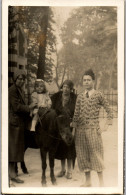 CP Carte Photo D'époque Photographie Vintage Poney Balade Mode Groupe  - Couples