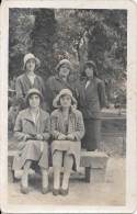 Carte Photo De 5 Jeunes Femmes Au Jardin Des Plantes 1930 - Frauen