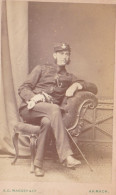 Vieille Photo CDV Militaire En Uniforme  Hussard Britannique Avec Sabre A.G Massey Abbey Street  Armach - Old (before 1900)