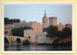 84. AVIGNON – Pont Saint-Bénézet. Notre-Dame Des Doms Et Le Palais Des Papes (voir Scan Recto/verso) - Avignon (Palais & Pont)