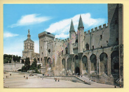 84. AVIGNON – Le Palais Des Papes Et La Cathédrale Des Doms (animée) (voir Scan Recto/verso) - Avignon (Palais & Pont)