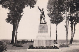 40 SAINT SEVER  -  Statue Du Général Lamarque  -  CPSM PF  - - Saint Sever