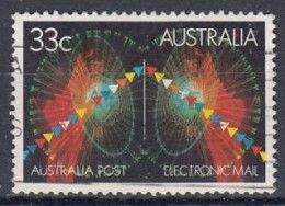 AUSTRALIA 945,used,falc Hinged - Informatica