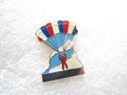 PIN'S       PARACHUTISME - Parachutting
