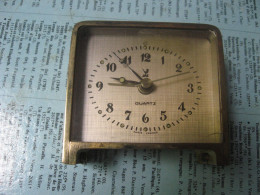 PETIT REVEIL JAZ MÉCANIQUE EN MÉTAL DORÉ FONCTIONNE - Alarm Clocks