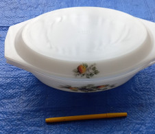 Plat Et Couvercle- Vintage Arcopal - Schalen Und Tabletts