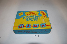 C178 JOUET ANCIEN - Alphabet Bricks - Jeu De Cube - Jouets Anciens