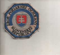 REF PC2 : Ecusson Tissus POMPIER Pompiers Slovénie - Firemen