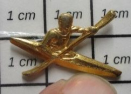 616A Pin's Pins / Beau Et Rare / THEME : SPORTS / CANOE KAYAK EN METAL JAUNE - Canoa